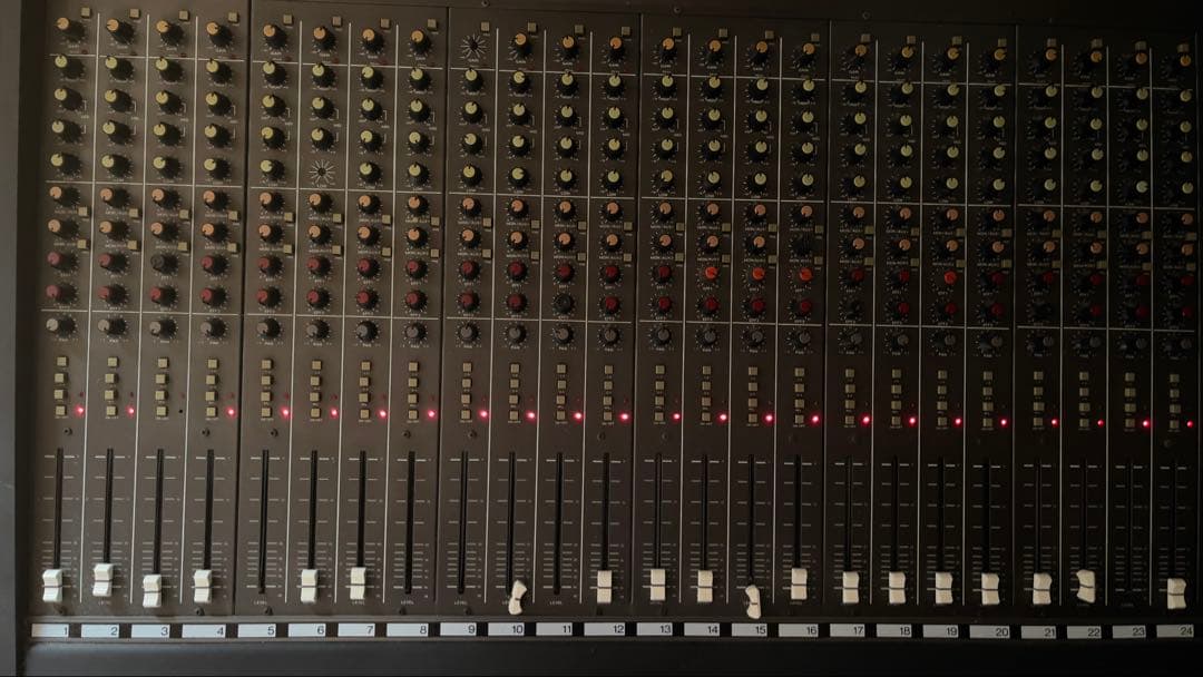 24チャンネルミキサー Soundtech ST244