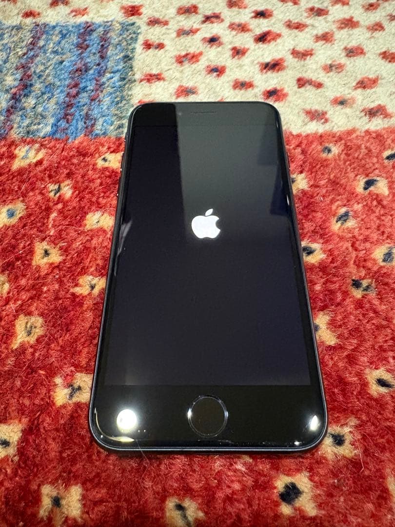 wataru  iphone se 第2世代 黒 64GB