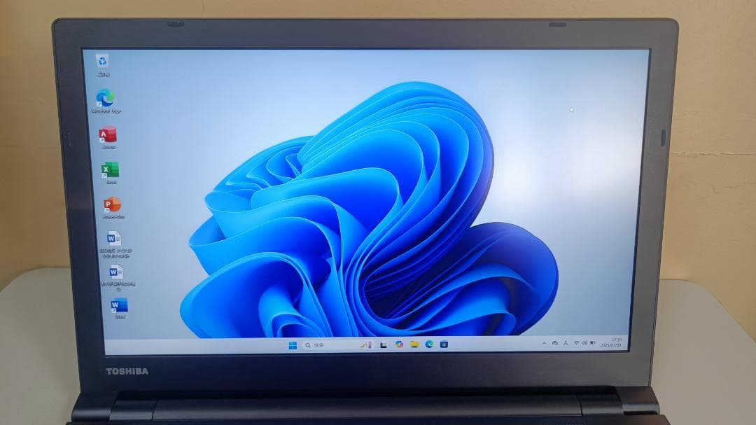 美品ノートパソコンTOSHIBA第五世代Corei5 SSD512Gメモリ16G