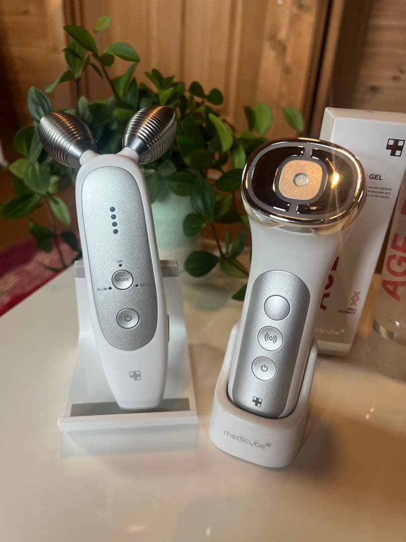 Nan様用【正規品】メディキューブ AGE-R 美顔器2種＋ジェル付属セット