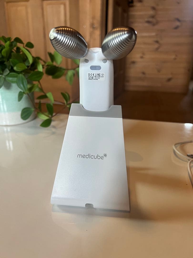 Nan様用【正規品】メディキューブ AGE-R 美顔器2種＋ジェル付属セット