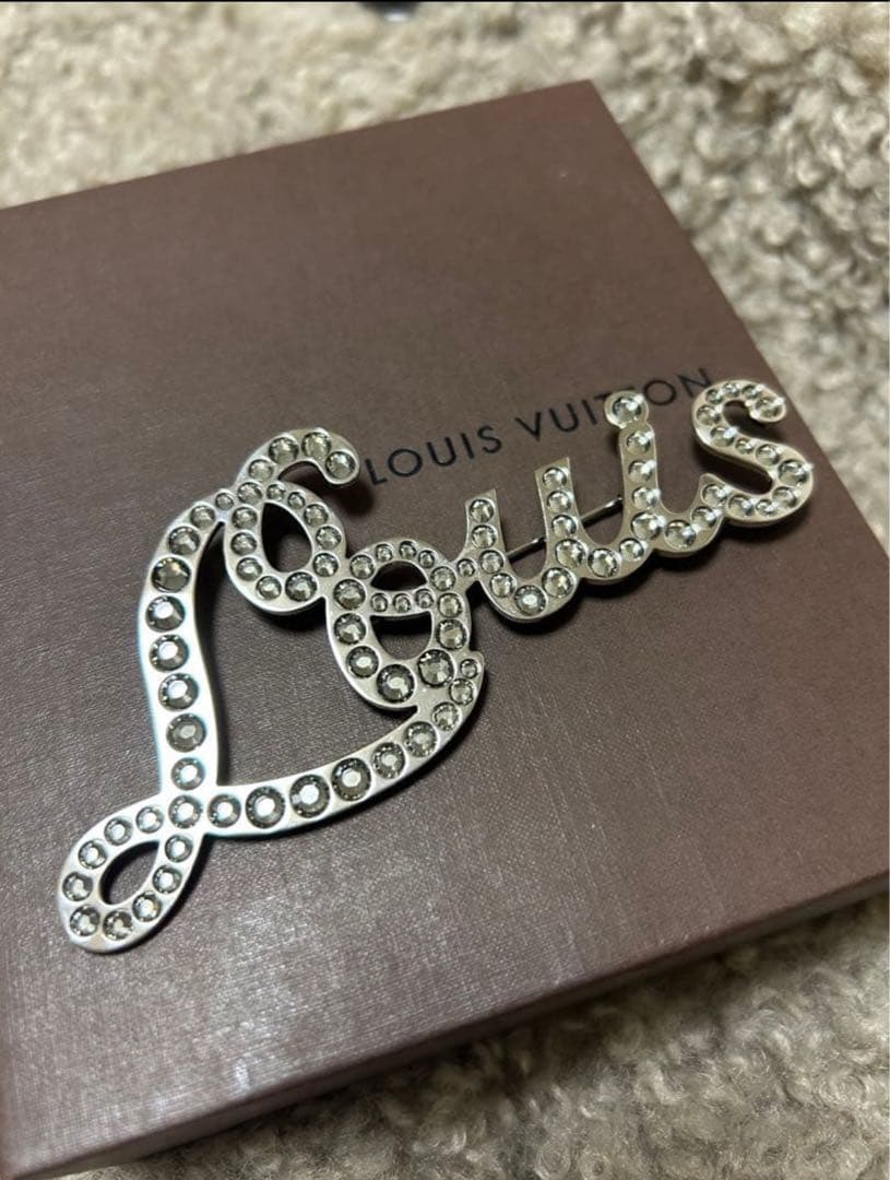 本日3時間限定LouisVuitton ルイヴィトンラインストーンブローチ LV
