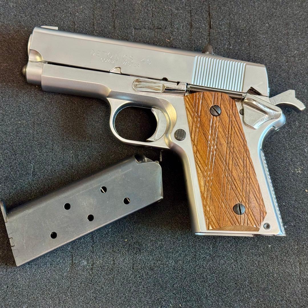 MGC デトニクス .45 プラスチック製 モデルガン 木製グリップ付き 合法品