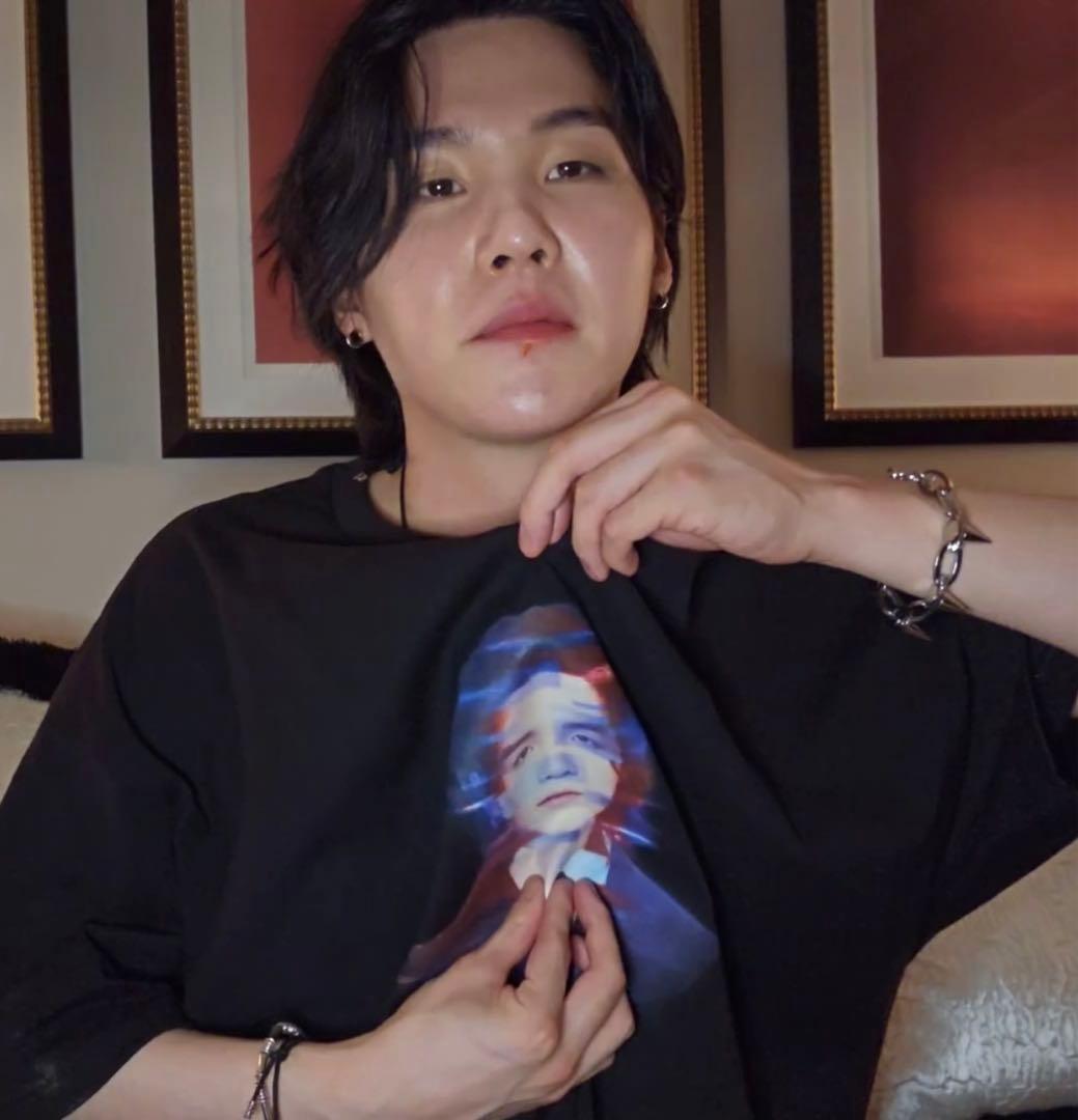 ユンギ着用 SUGA Agust D D-DAY Tシャツ US限定ver.