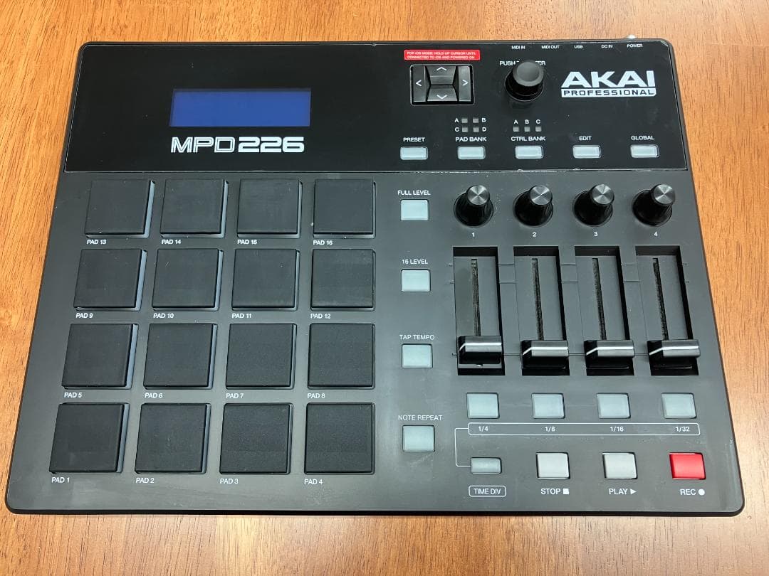 AKAI MPD226 ①