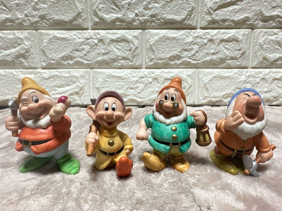 ✨レア❤️✨白雪姫　7人のこびと 陶器製 置物 ディズニーストア　8体セット　美品