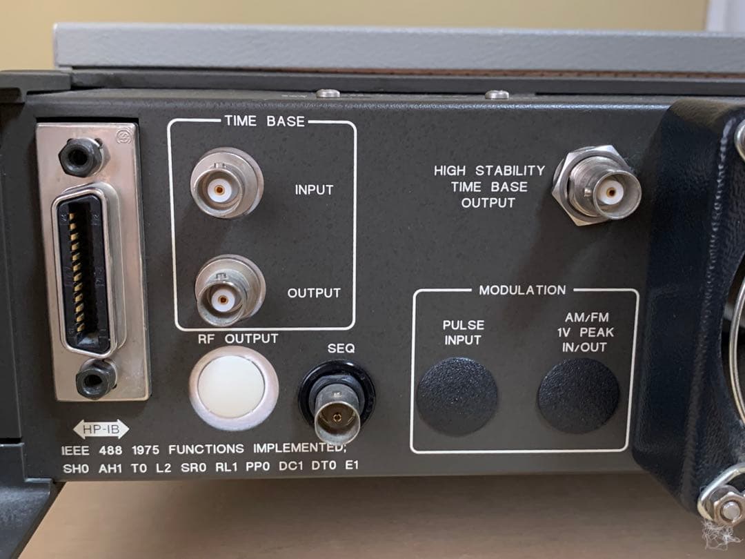 【横河・ヒューレット・パッカード】HP 8657B シンセサイズド標準信号発生器