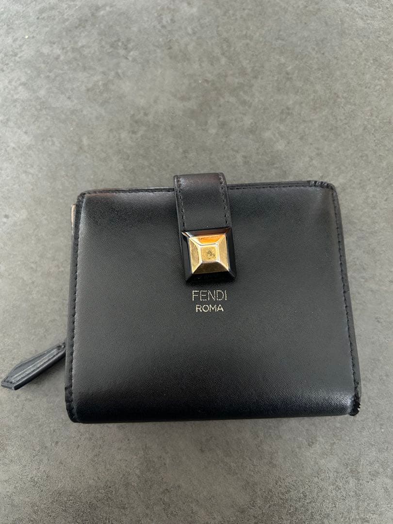 FENDI バイカラー スタッズ ミニウォレット 二つ折り財布 ブラック ベルト
