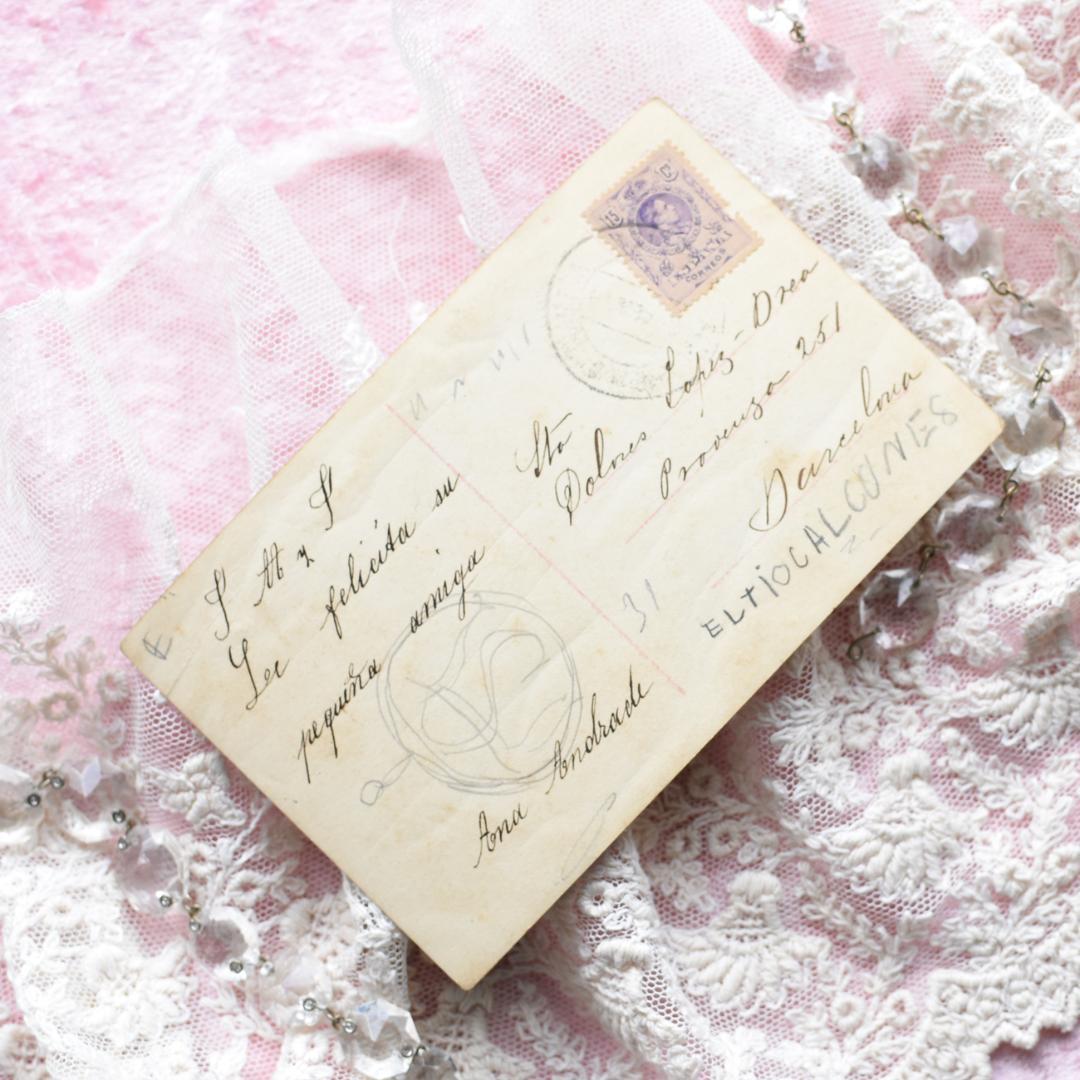 *アンティークポストカード　お人形とお祈りをする可愛い少女*