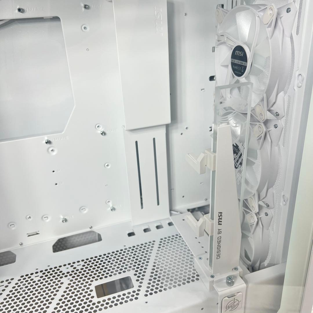 MSI MPG GUNGNIR 300R AIRFLOW WHITE　pcケース
