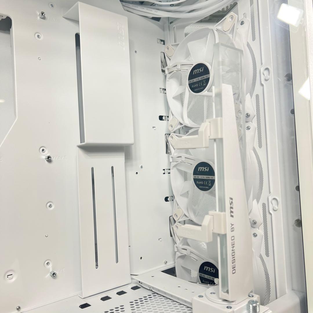 MSI MPG GUNGNIR 300R AIRFLOW WHITE　pcケース