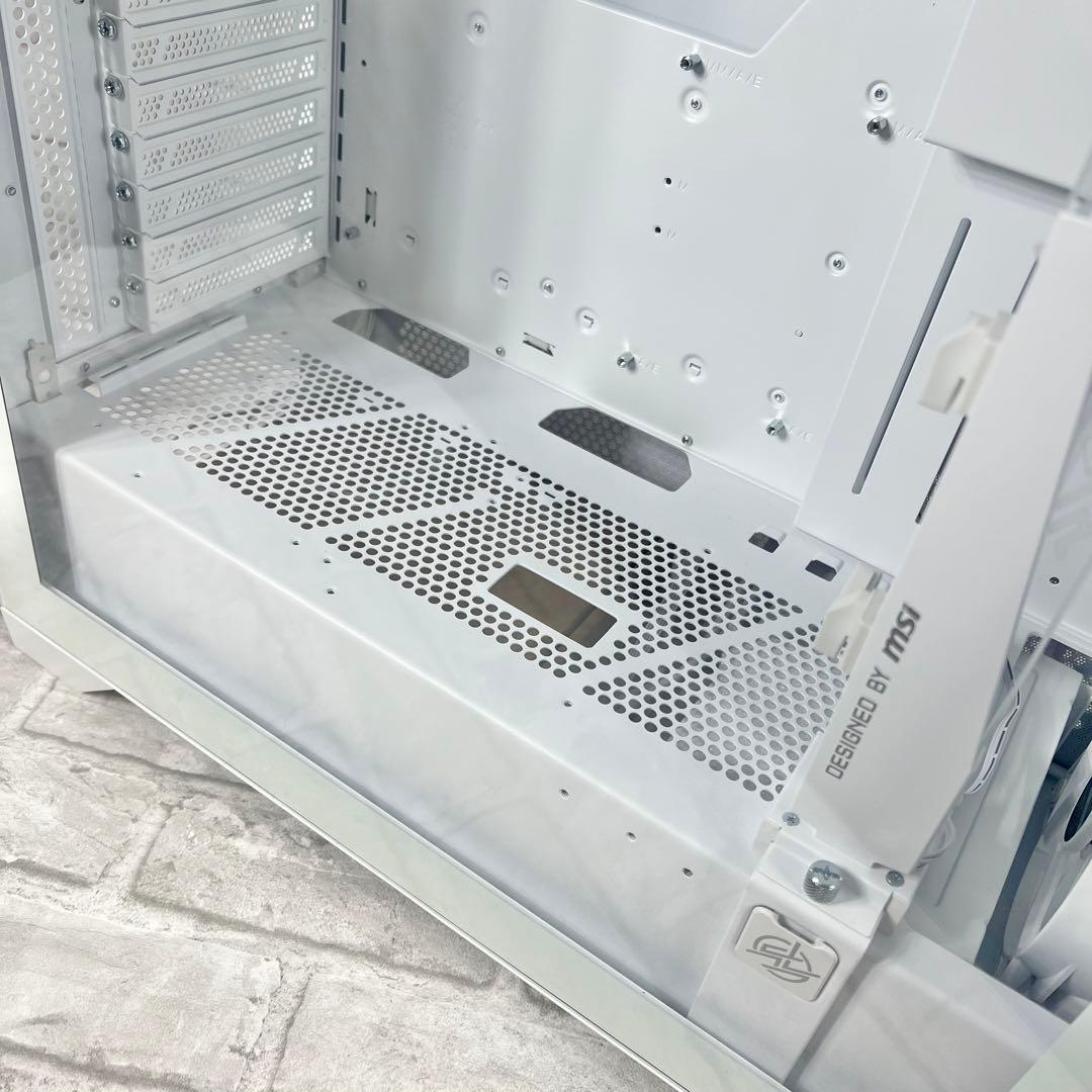 MSI MPG GUNGNIR 300R AIRFLOW WHITE　pcケース