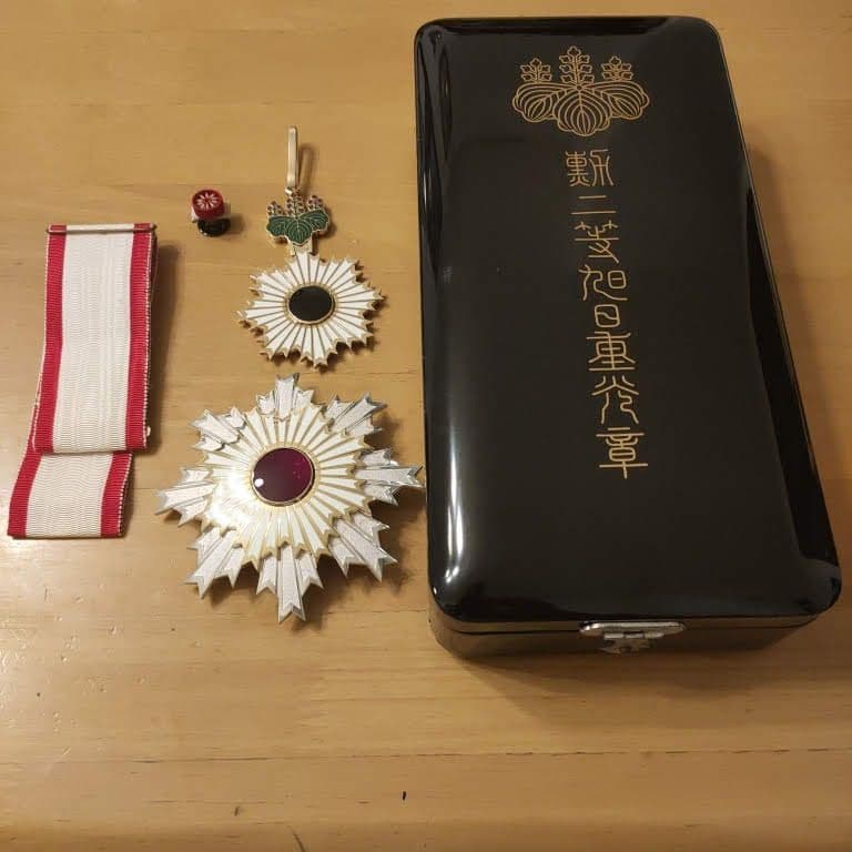 【激レア 極美品!】勲二等旭日重光章 明治勲章 本物保証 共箱入 完品 328