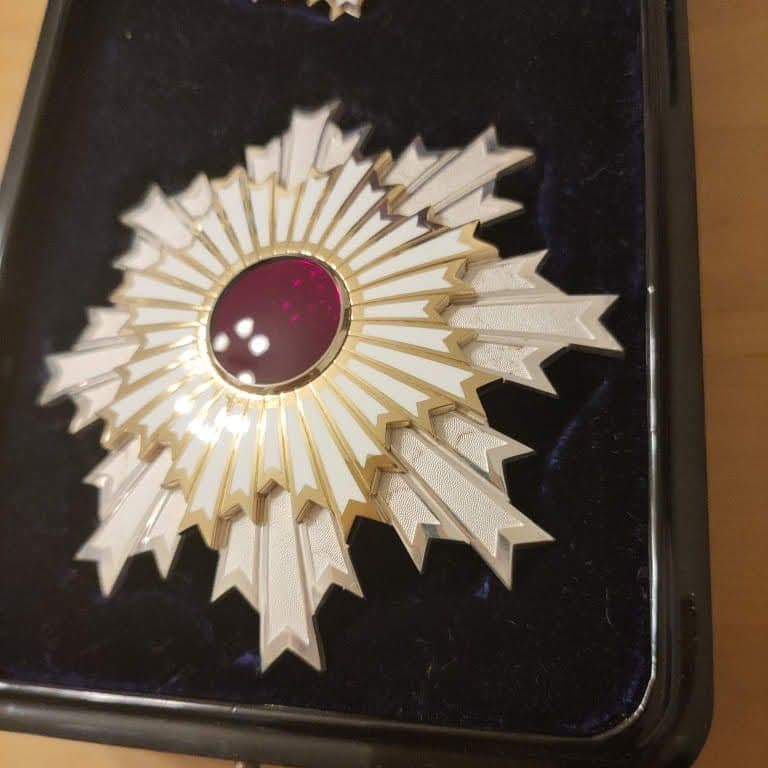 【激レア 極美品!】勲二等旭日重光章 明治勲章 本物保証 共箱入 完品 328