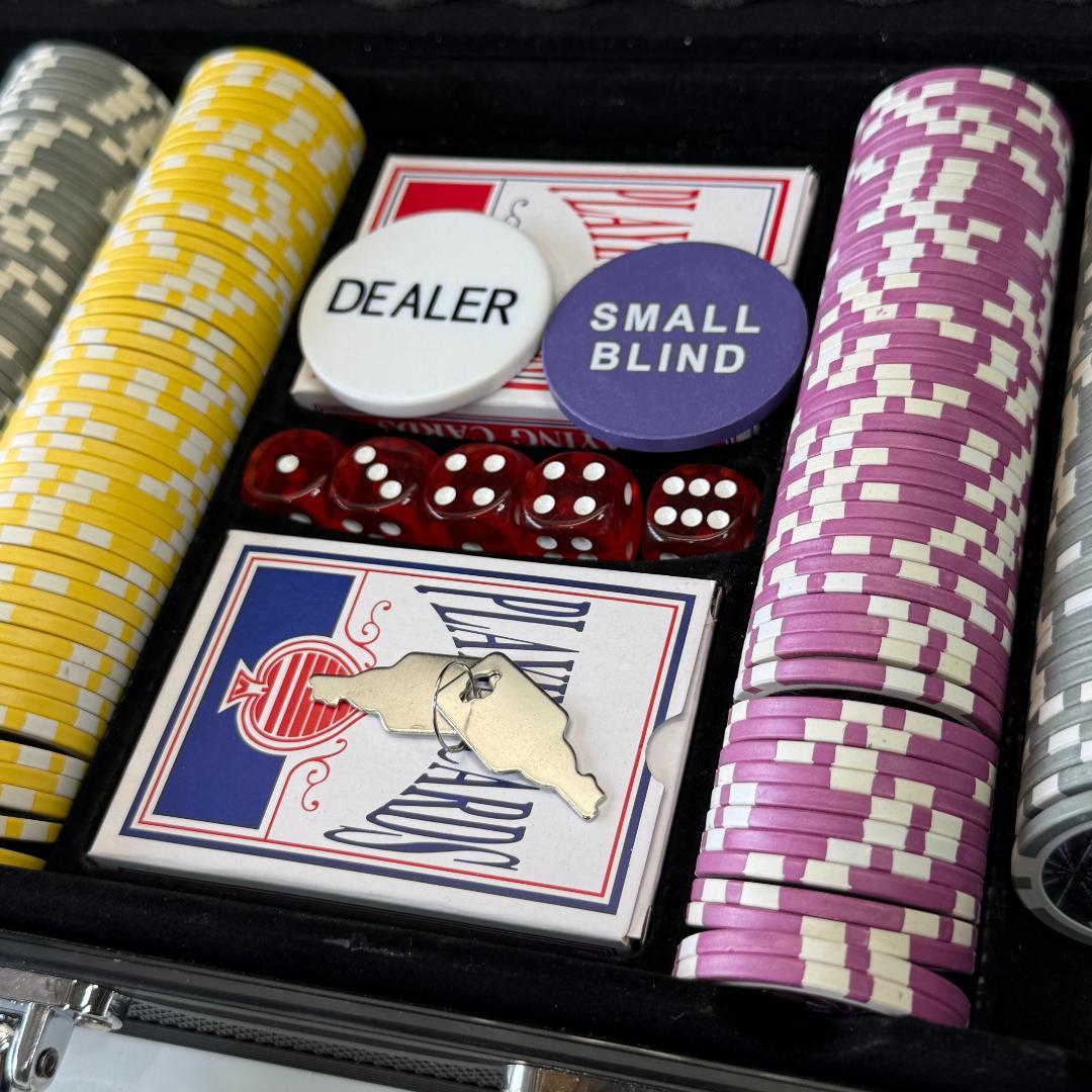 美品 ポーカーセット チップ トランプ マット ケース付 フルセット