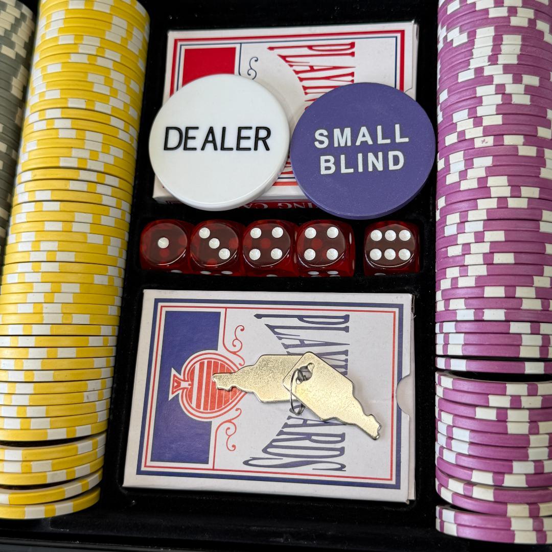 美品 ポーカーセット チップ トランプ マット ケース付 フルセット