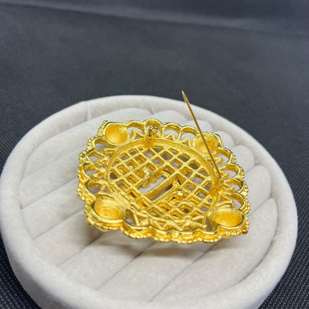 Dior　その他　ブローチ2点セット　CD旧ロゴ　エンブレムゴールド希少　大ぶり