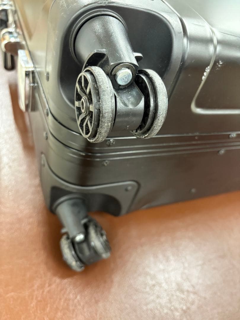 ZERO HALLIBURTON アルミニウム 83L ブラック　キャリー　中古