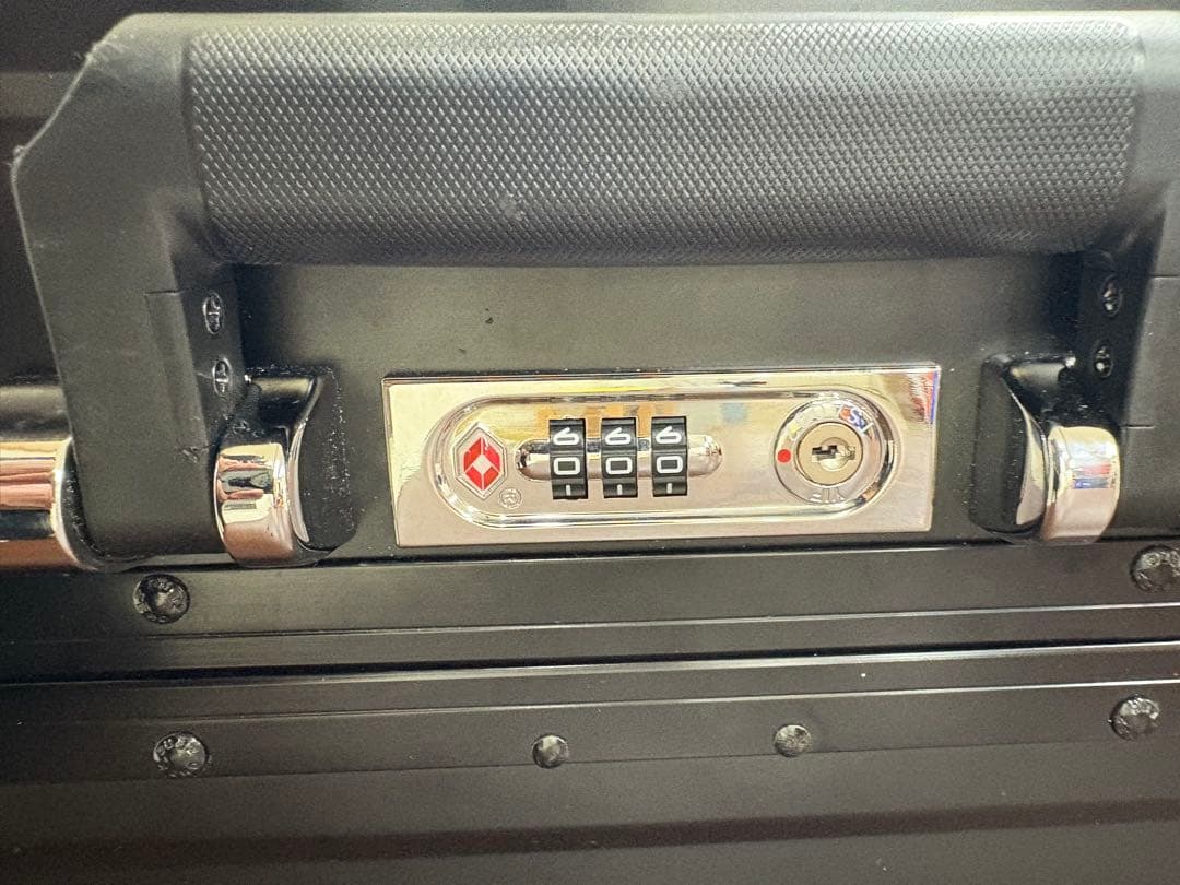 ZERO HALLIBURTON アルミニウム 83L ブラック　キャリー　中古