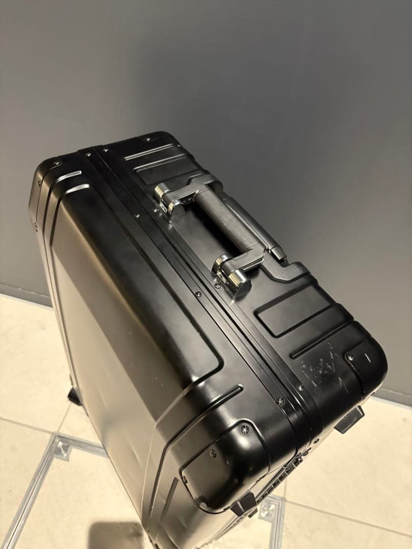 ZERO HALLIBURTON アルミニウム 83L ブラック　キャリー　中古