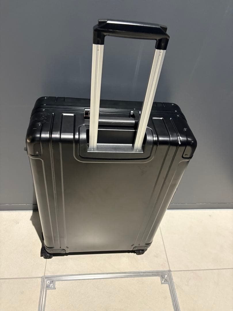 ZERO HALLIBURTON アルミニウム 83L ブラック　キャリー　中古