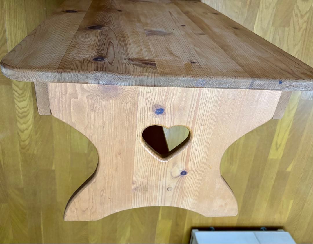 カントリー風木製テーブル