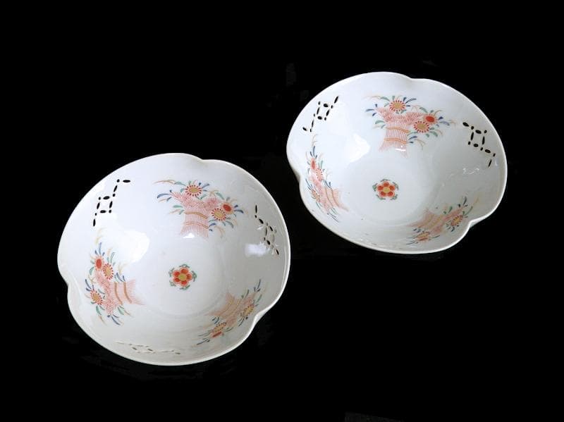 大聖寺伊万里　白磁　透かし　稲束に花の図　向付　２客　E161AS-BZu