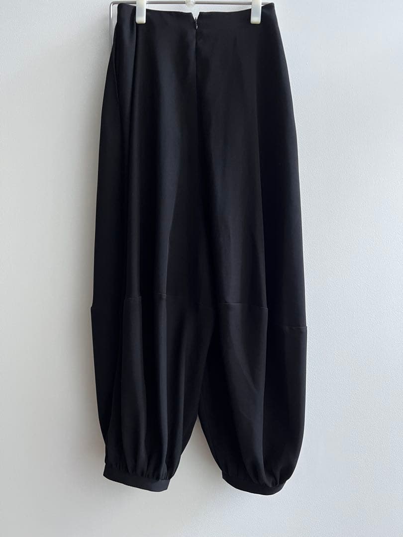 ENFOLD ミリオーネ クロップドバルーンPANTS ※カラーはブラック