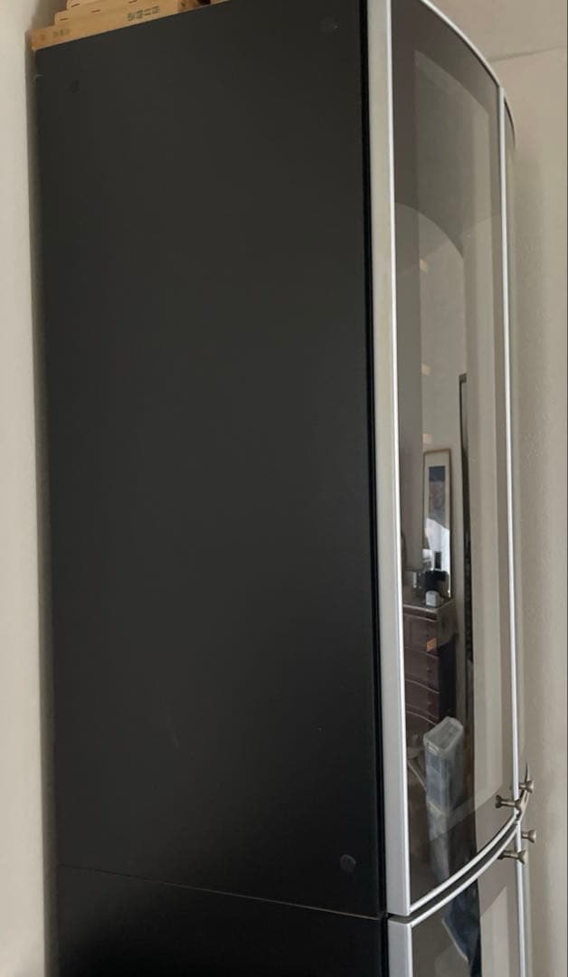 送料込み★飾り棚　ブラック×シルバー ガラス扉　日本製 本棚としてもOKです