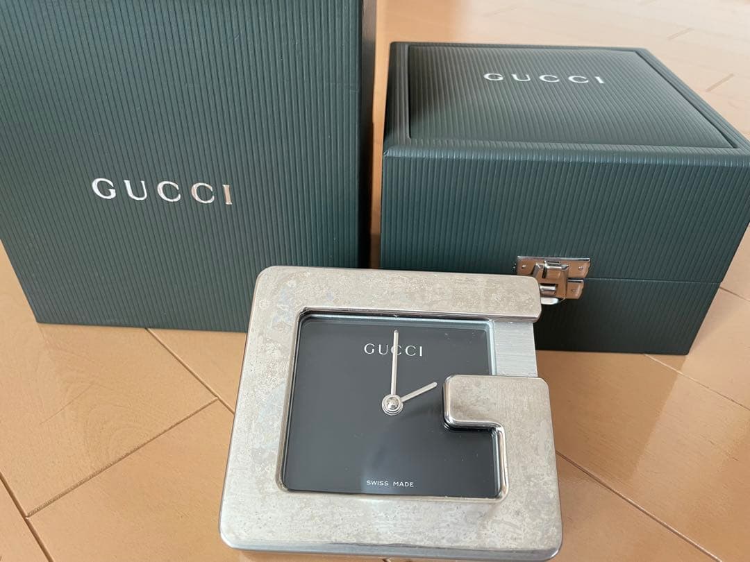 GUCCI スイス製 シルバー置時計