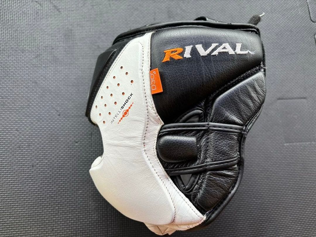 【最終値下げ】RIVAL ボクシングヘッドギア 黒/白 Mサイズ