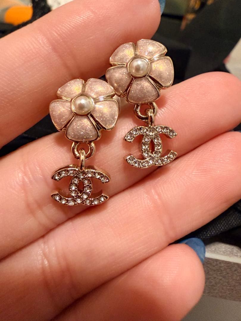CHANEL 花とCCロゴ ピアス　26C 新作