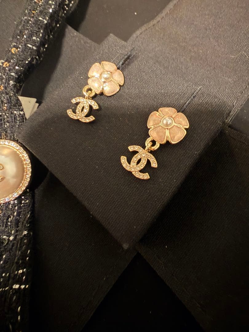 CHANEL 花とCCロゴ ピアス　26C 新作