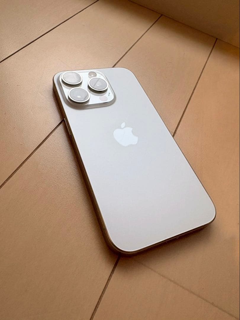 Apple iPhone 15 Pro 256GB ホワイトチタニウム