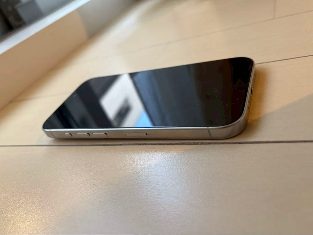 Apple iPhone 15 Pro 256GB ホワイトチタニウム