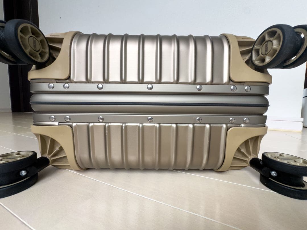 RIMOWA トパーズ チタニウム 34L 4輪 シャンパンゴールド
