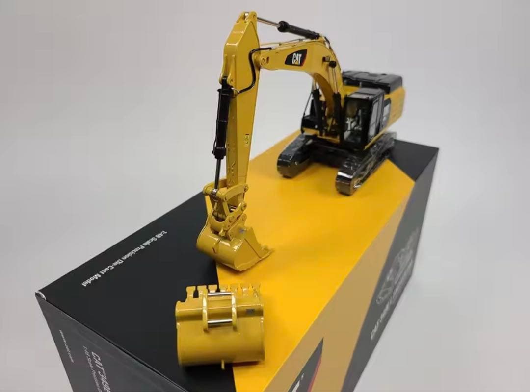 CAT 349E L EXCAVATOR 1/48スケール モデル