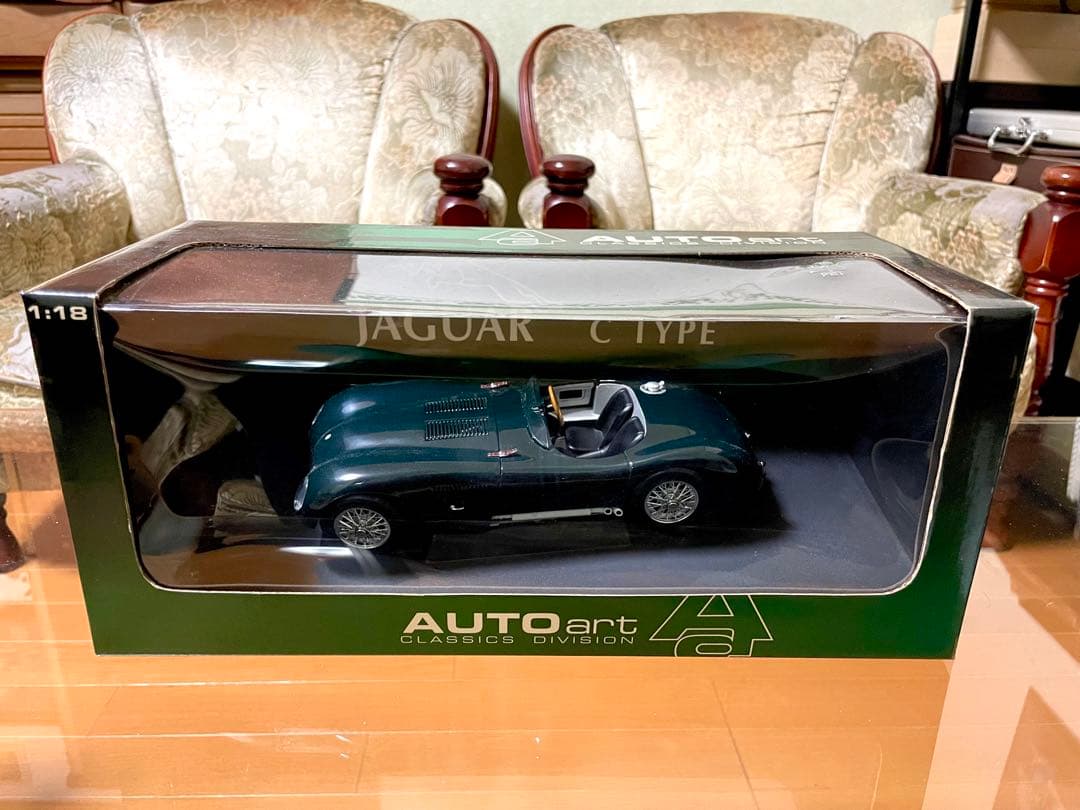 価格変更 1/18 オートアート ジャガーCタイプブリティッシュグリーン未展示品