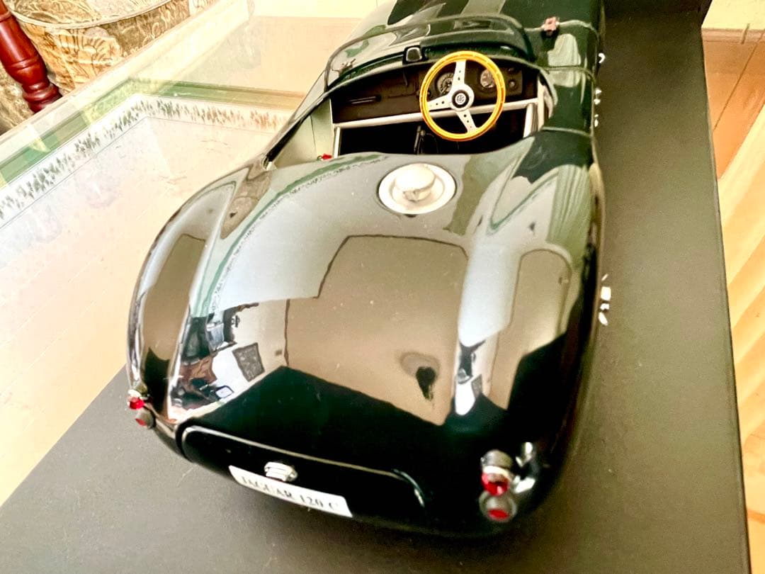 価格変更 1/18 オートアート ジャガーCタイプブリティッシュグリーン未展示品