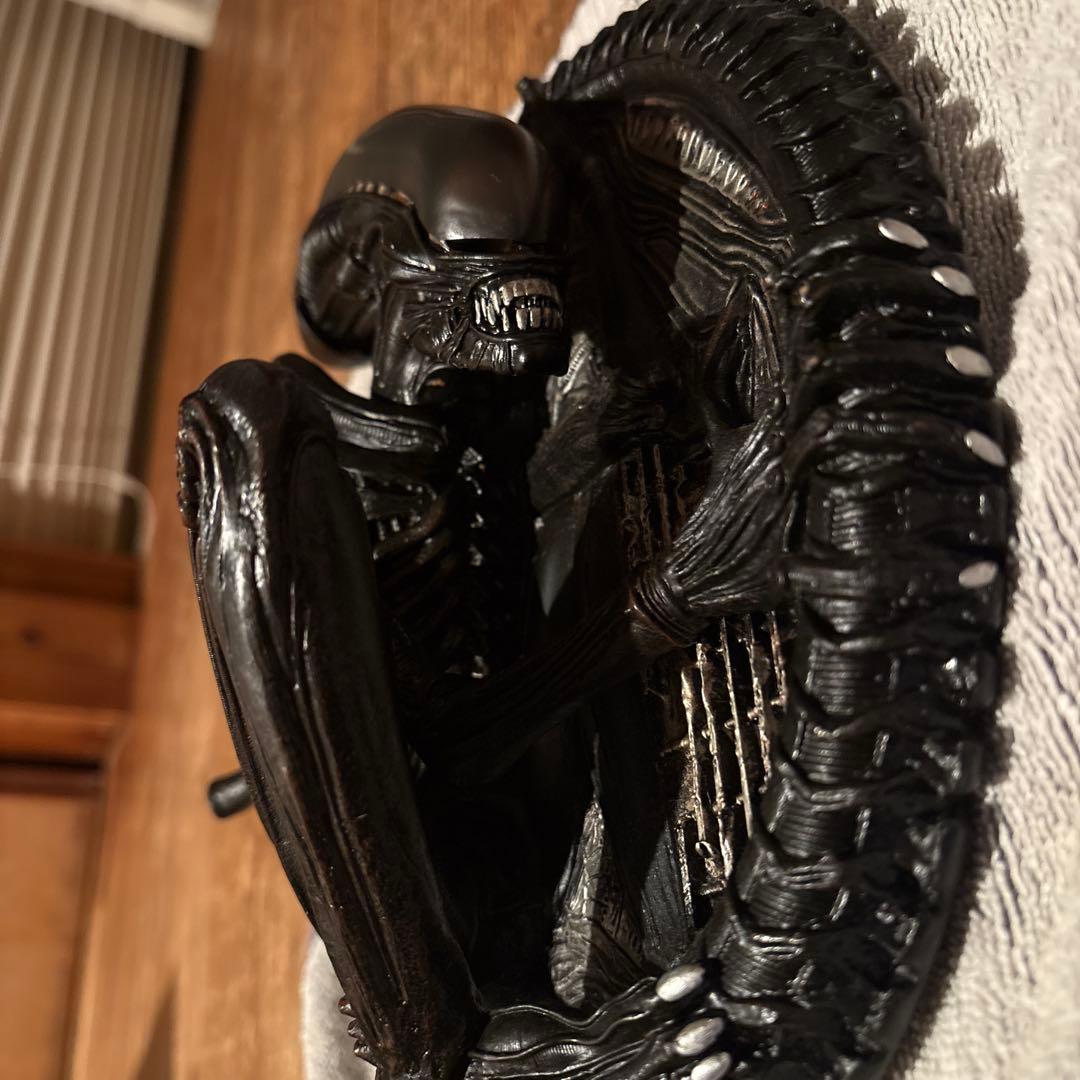 エイリアンフィギュア レリーフ[直径約30cm]