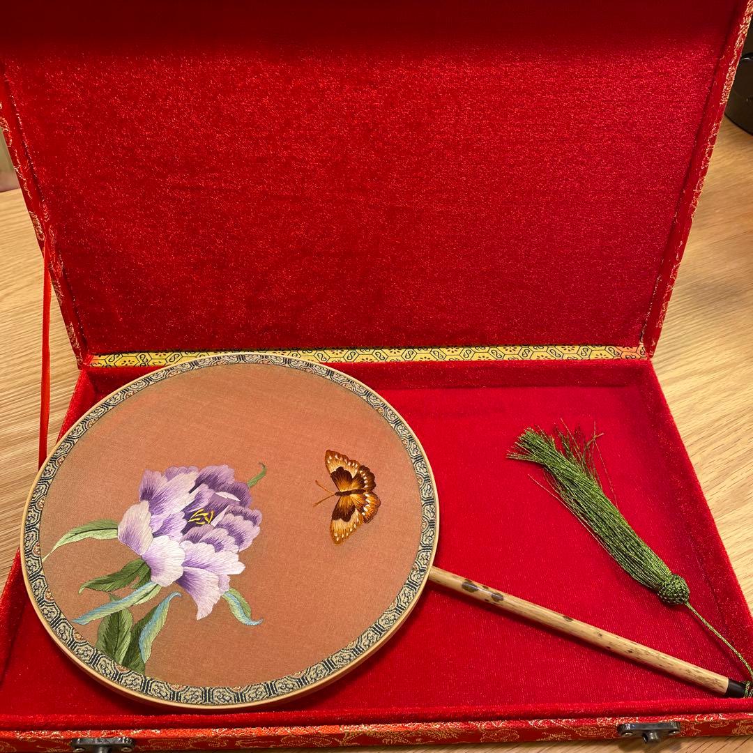 中国製 刺繍絹扇子 花柄刺繍 専用箱袋付き