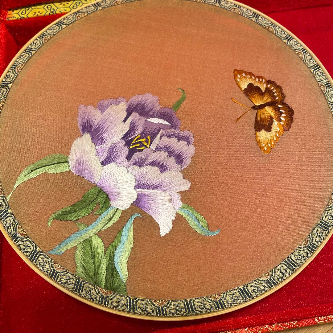 中国製 刺繍絹扇子 花柄刺繍 専用箱袋付き