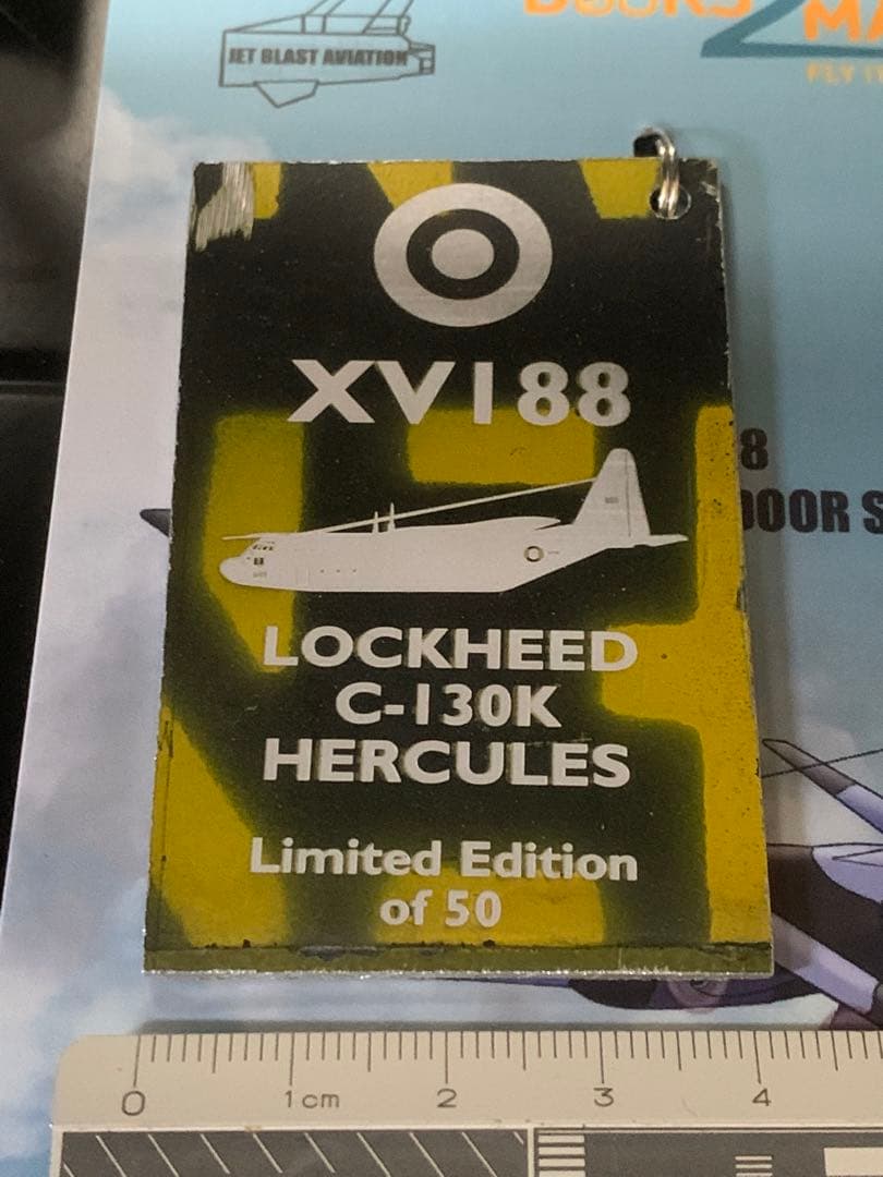 イギリス空軍 輸送機 C-130K 非常口 タグ キーホルダー 実機タグ D2M