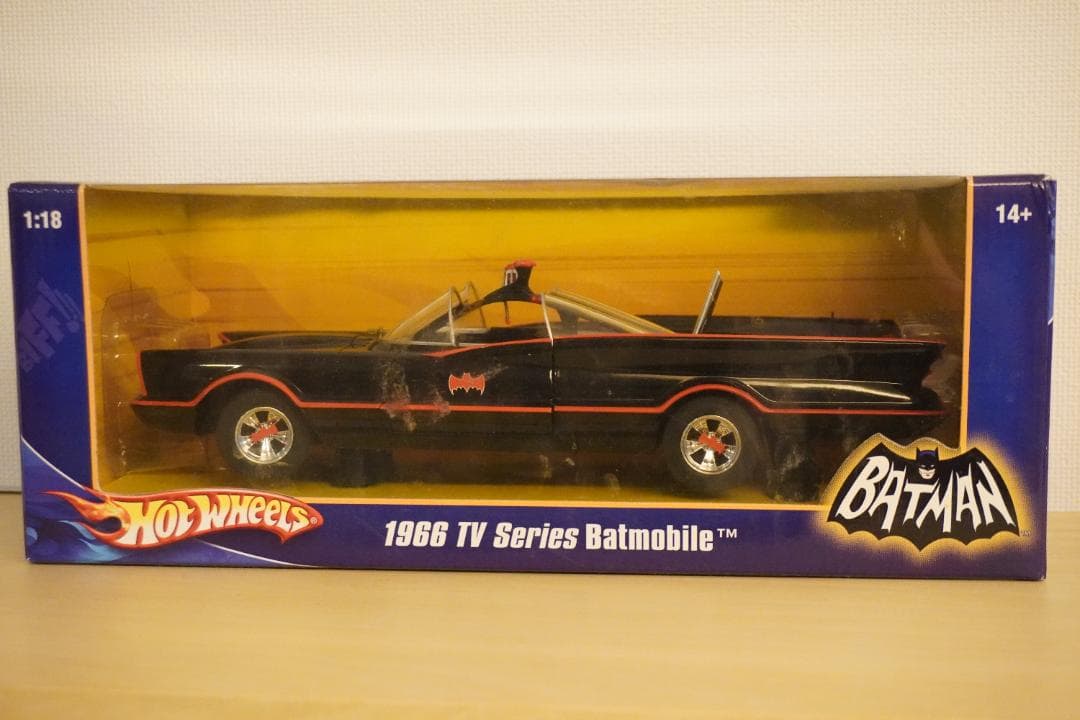 ミニカー Hot Wheels 1966 TV Series Batmobile 1:18