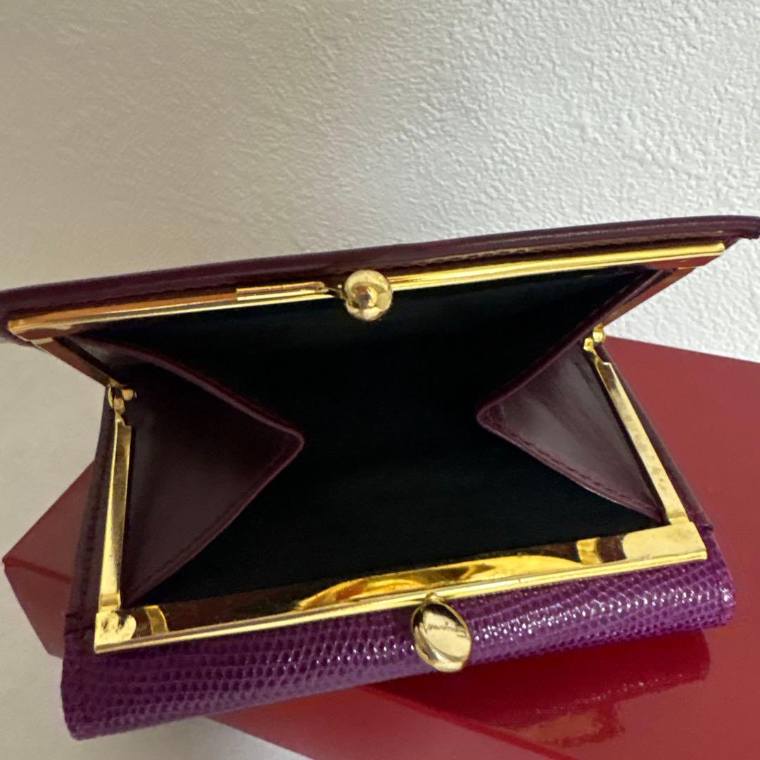 Ferragamoフェラガモ　２つ折り財布　レアなノーブル紫色！お値段交渉可能！