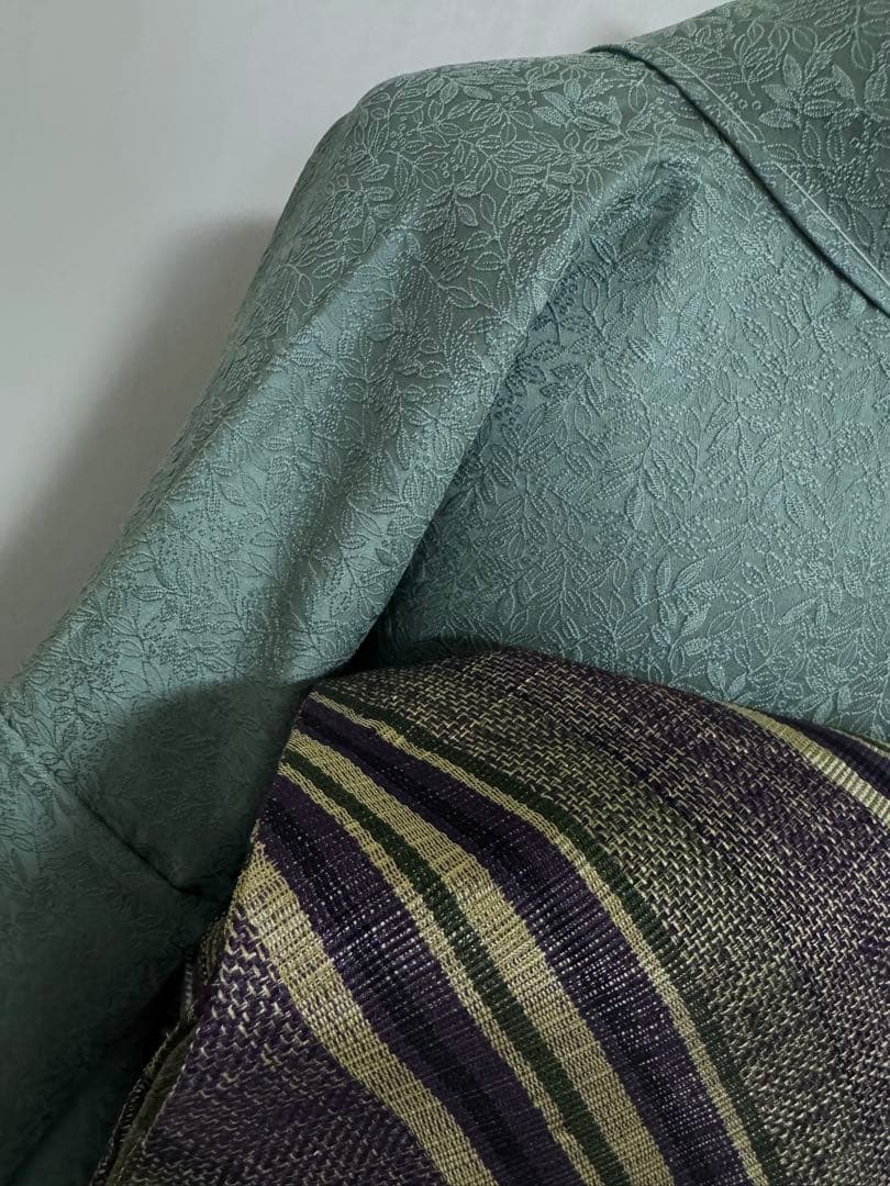 未使用品　大きなサイズ　南天模様織り出し　色無地着物