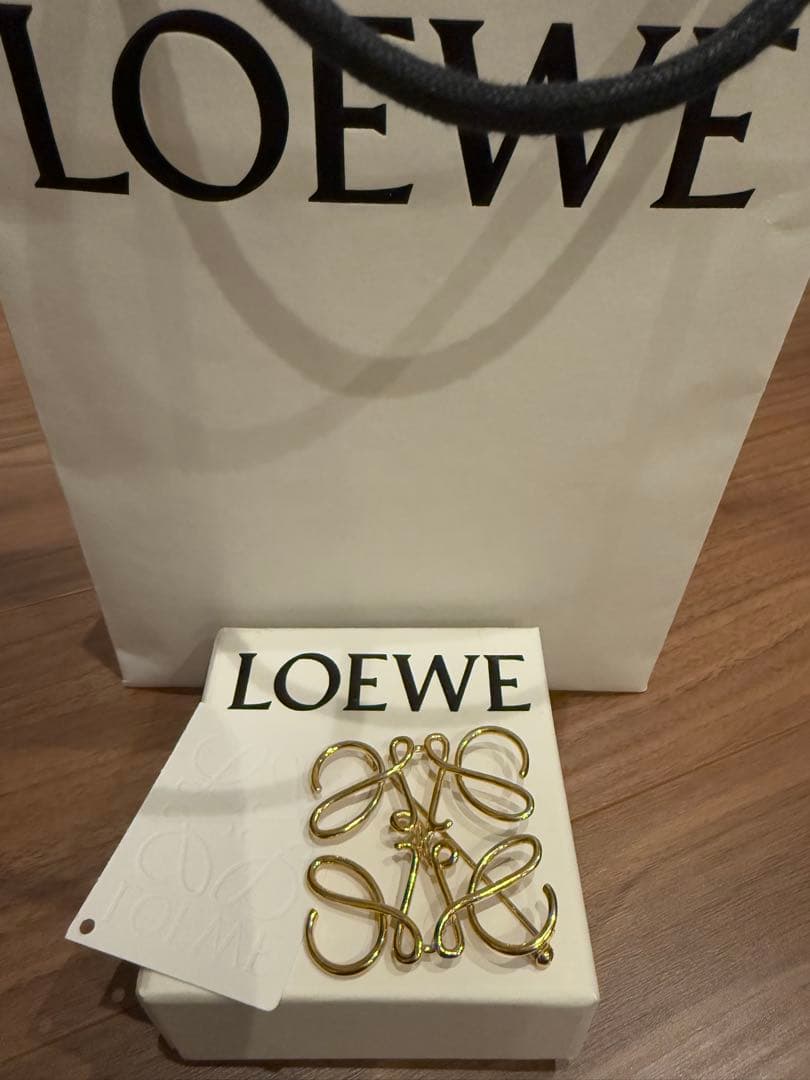 LOEWE ゴールド ブローチ 専用箱あり