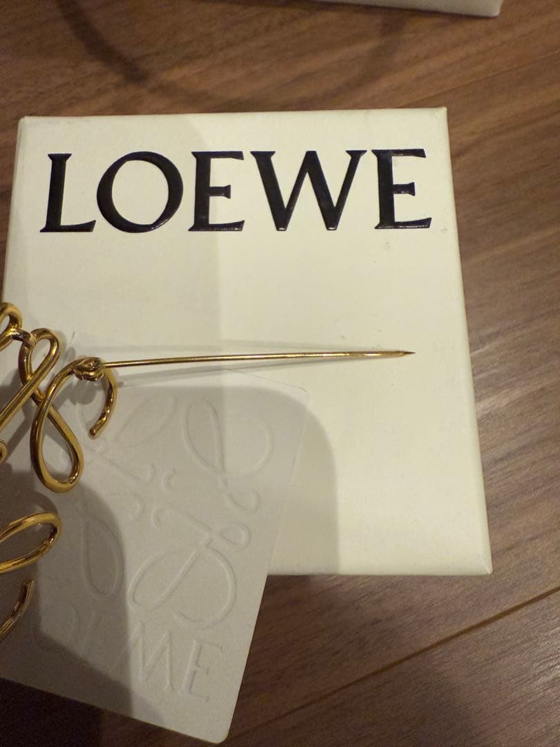 LOEWE ゴールド ブローチ 専用箱あり
