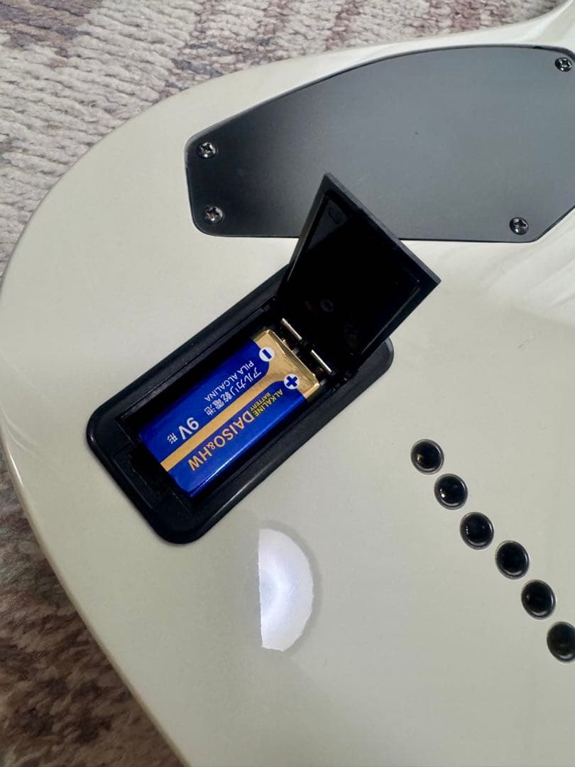 SCHECTER HELLRAISER C-1 EMG ピックアップ搭載モデル！