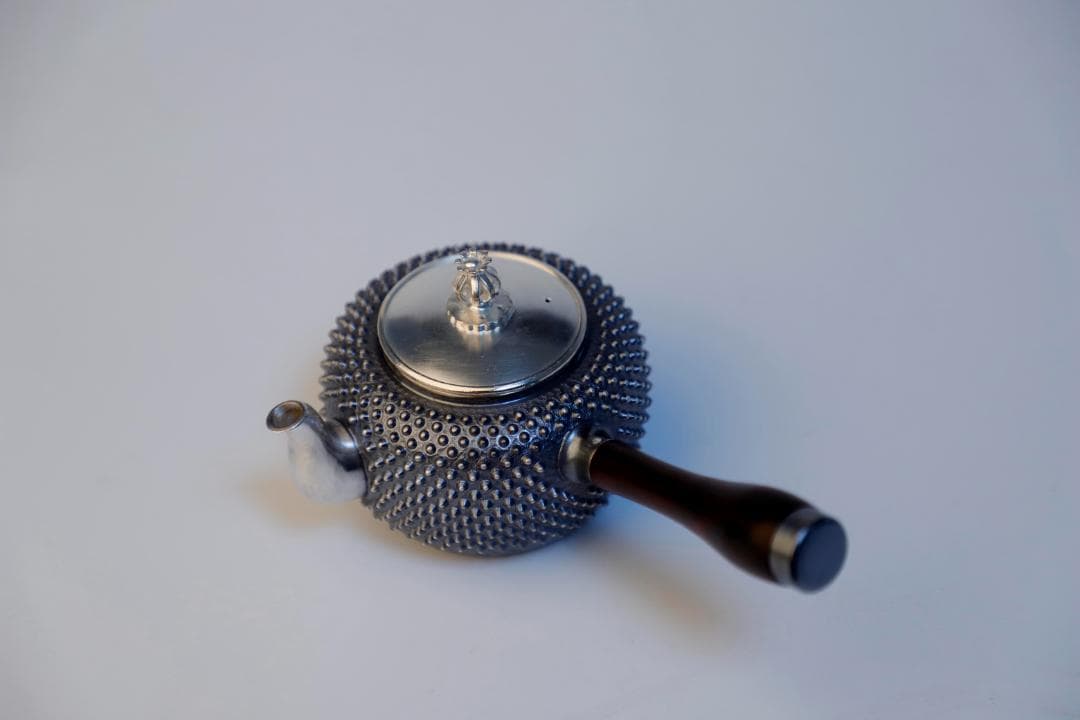 純銀製 霰打出 蕾摘 横手急須 銀瓶 煎茶道具